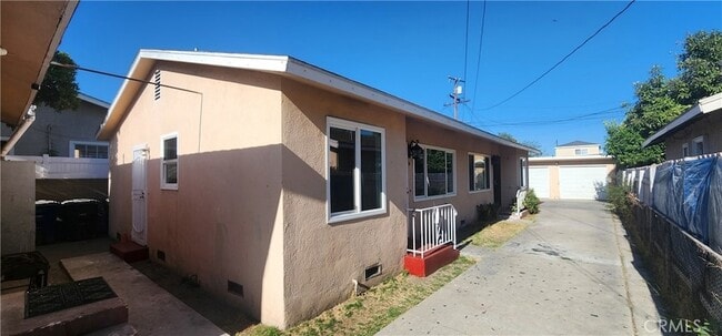 Building Photo - 8424 Beechwood Ave