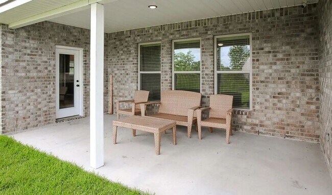 Building Photo - Iowa, Louisiana | House For Rent