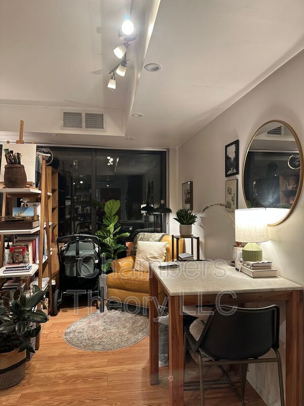 Foto del edificio - 1530 Key Blvd