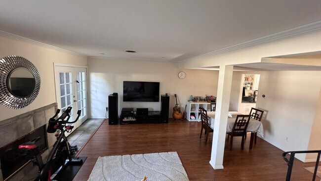 Living Room - 20734 Devonshire St
