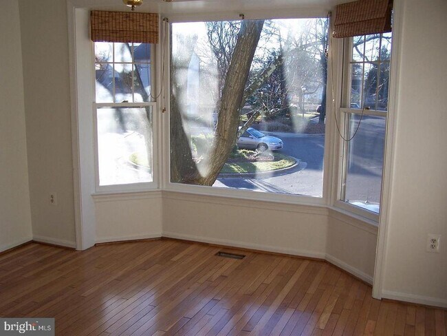 Foto del edificio - 10817 Littleford Ln
