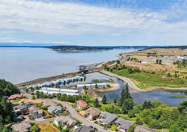 Foto del edificio - Stunning Fully Remodeled 4-Bedroom Waterfront Home in Steilacoom — Minutes From Chambers Bay