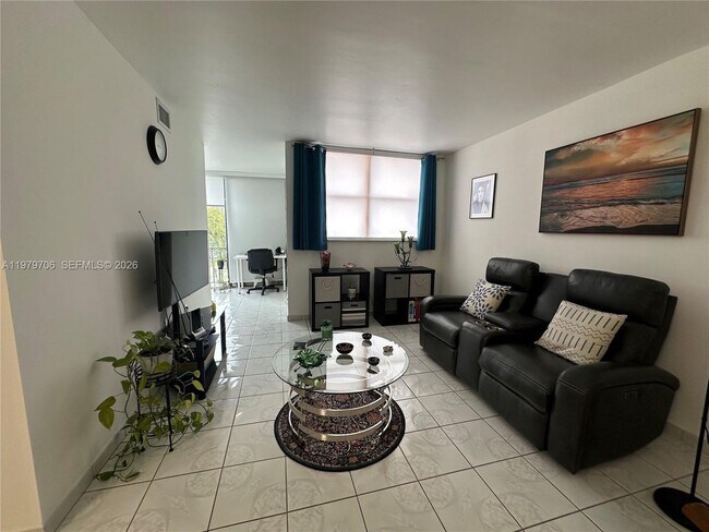 Foto del edificio - 9440 W Flagler St