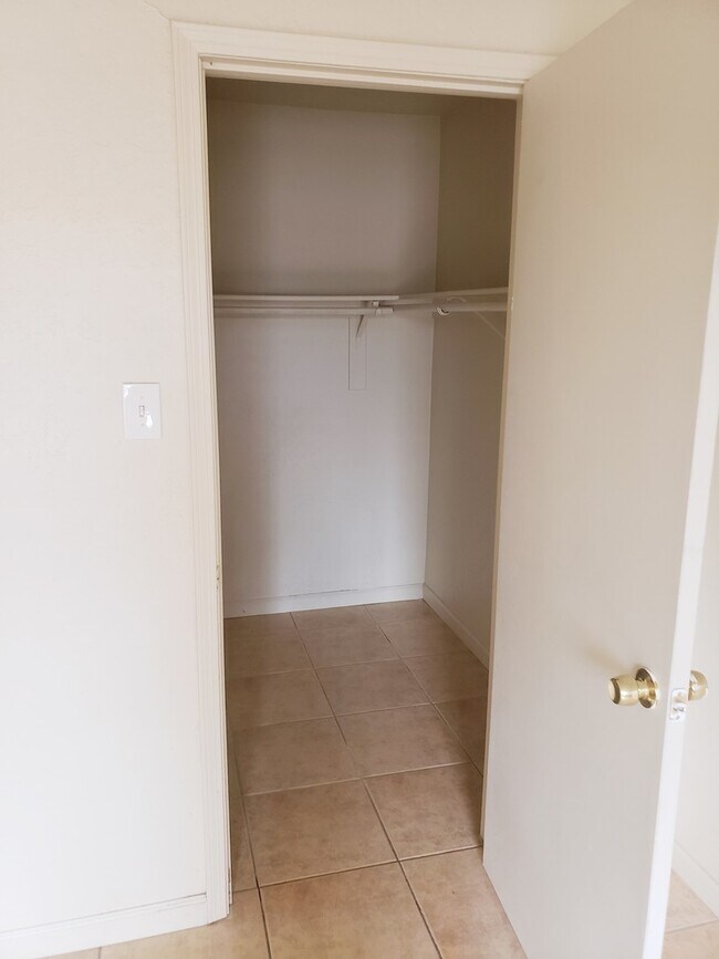 Building Photo - Nice 2 Bedroom 1 Bathroom apartment in Rio...