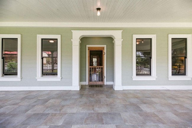 Building Photo - Wonderful restored early 1900s farmhouse