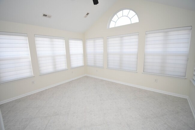 Building Photo - 160 Stonegate Blvd