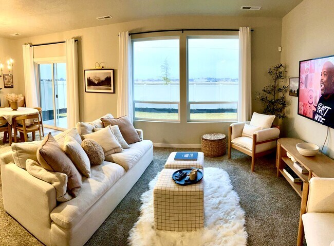 Building Photo - 3 Bedroom 2.5 Bath w/Community Pool AVAILA...