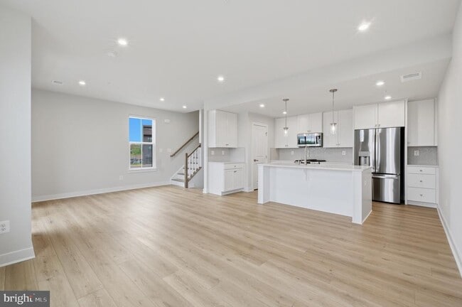 Building Photo - 14421 Albemarle Point Pl