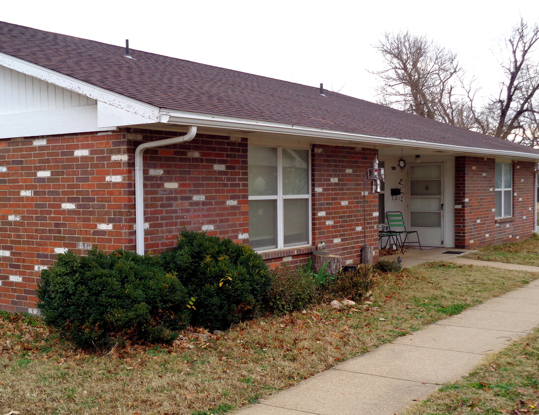 Primary Photo - Chikaskia Manor