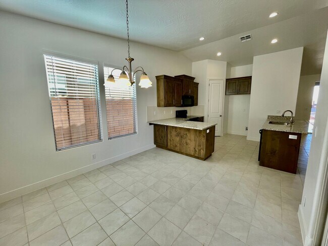 Building Photo - Lovely Three Bedroom Home in Brio