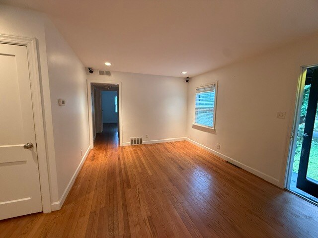 Foto del edificio - 2310 Fernwood Dr
