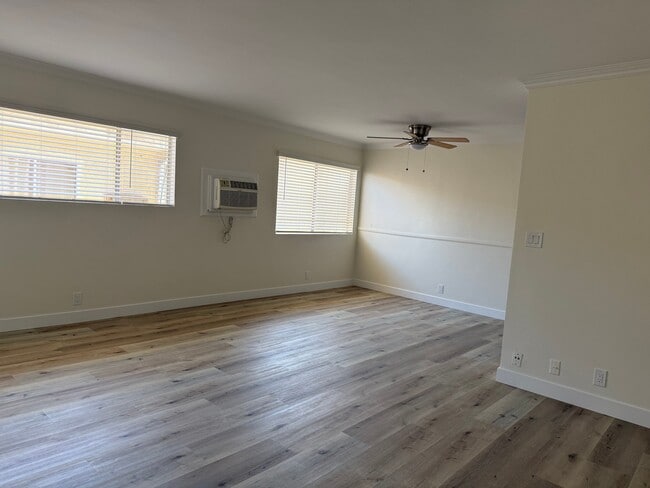 Foto del edificio - 1030 N Edinburgh Ave