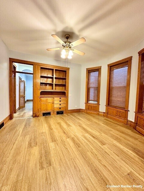 Building Photo - 1610 N Sawyer Ave