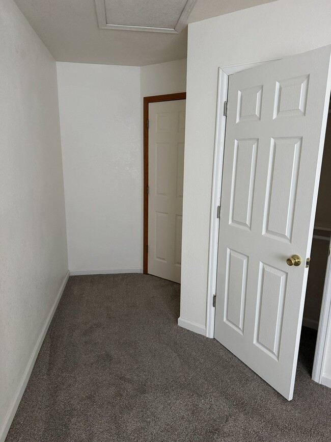 Building Photo - 1637 Westbridge Dr