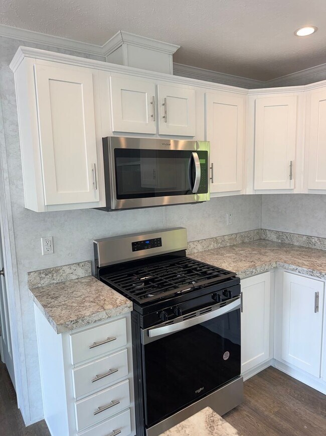 Foto del edificio - 465-4 Royal Manor Rd-