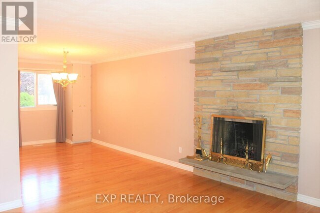 Building Photo - 11 Hillview Rd
