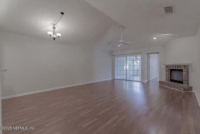 Foto del edificio - 1819 Ashmore Green Dr
