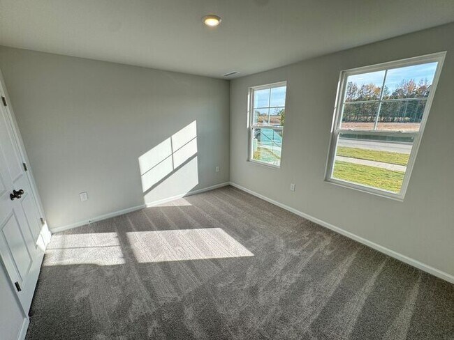 Foto del edificio - New Construction Townhome w/ Abundant Amen...