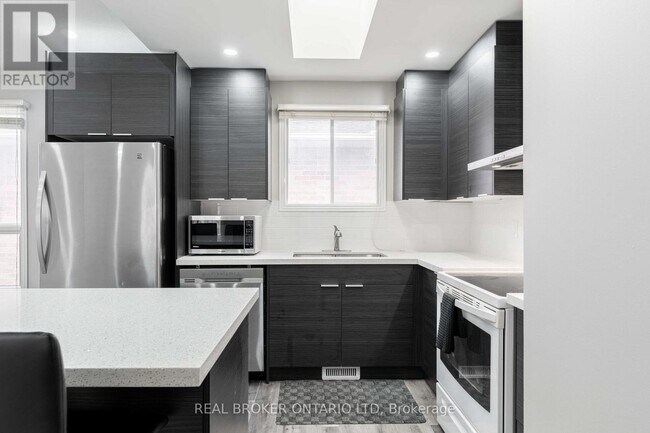 Photo du bâtiment - 128 Blanchard Crescent