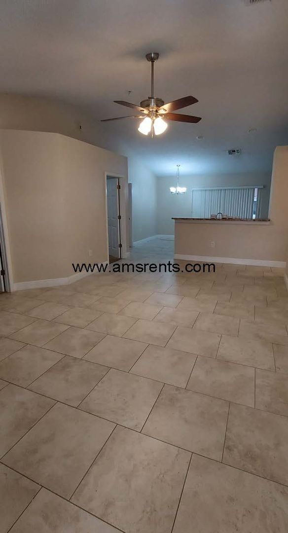 Building Photo - Spacious 3 Bedroom 2 Bath