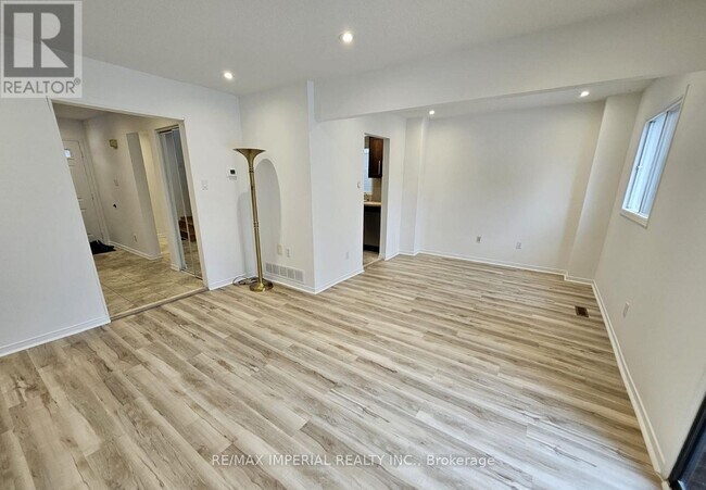 Photo du bâtiment - 442 Church St S