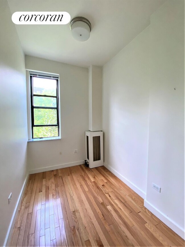Building Photo - 159 W 85th St