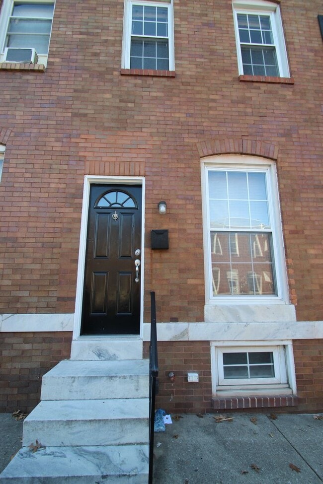 Building Photo - Gorgeous 2bd/1.5 ba Canton townhome. OSP, CAC, W/D and more! Available 3/13