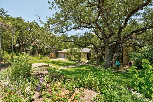 Building Photo - 2303 Doral Dr