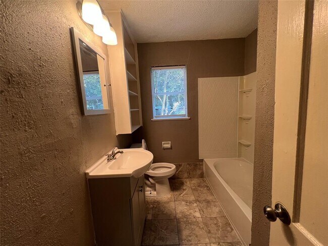 Building Photo - 5314 Dewberry St