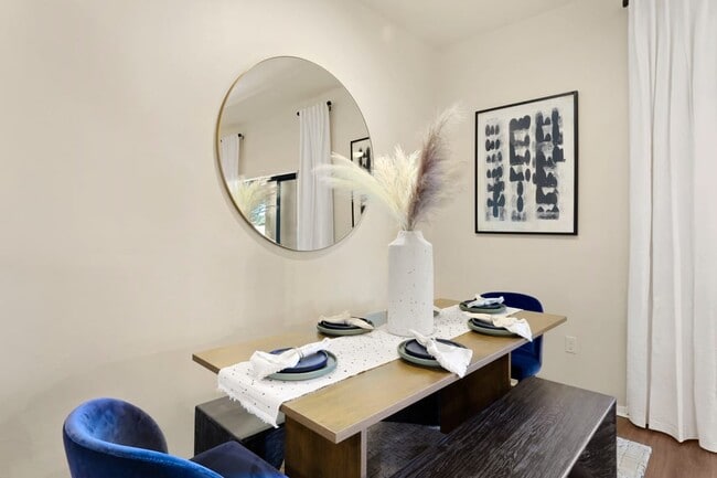 Building Photo - Cortland on the Loop