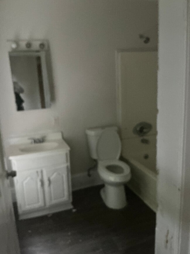 Building Photo - 40 Carpenter Ave