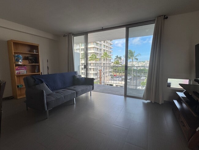 Building Photo - Fully Furnished 1 Bedroom/1 Bath Apartment at Kaualana Manor