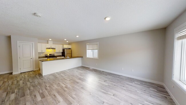 Building Photo - 9514A-95112 112 Ave