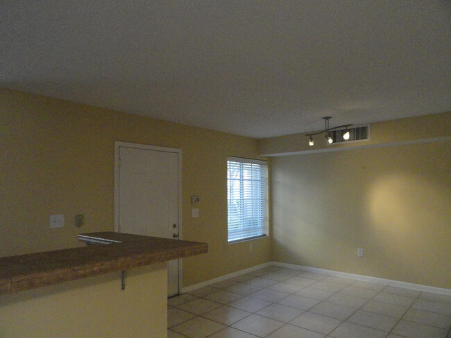 Building Photo - 1733 Village Blvd