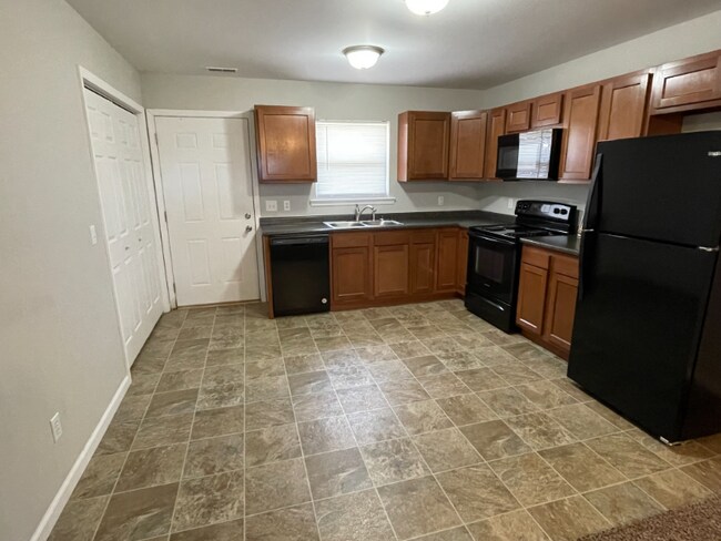 Building Photo - 117B Cap America Dr