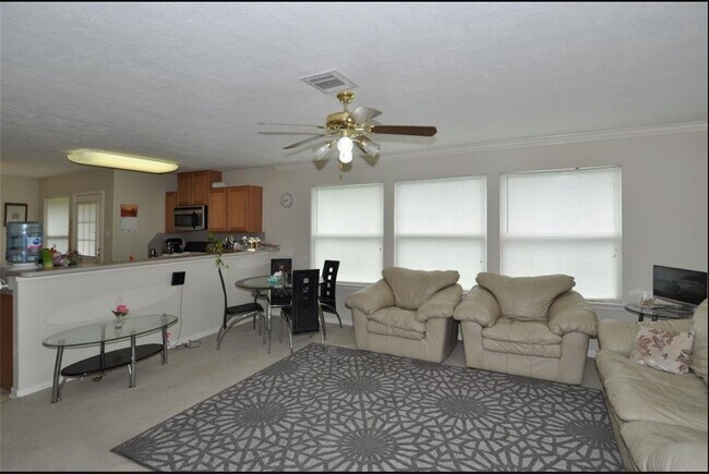 Foto del edificio - 2406 Padgett Ct