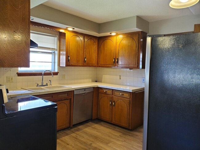 Building Photo - 2844 Sunnybrook Ln