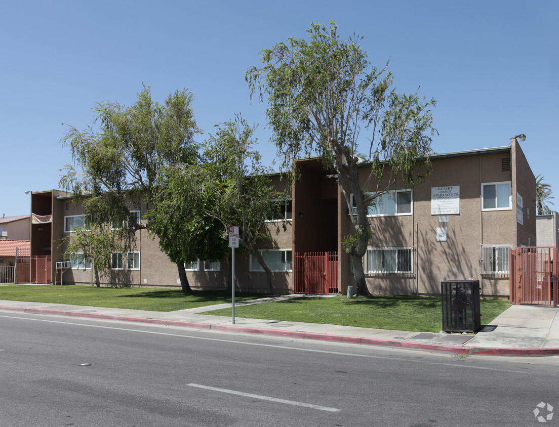 Primary Photo - Desert Oasis Apartments