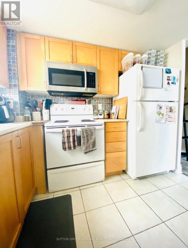 Photo du bâtiment - 28 Harrison Garden Blvd