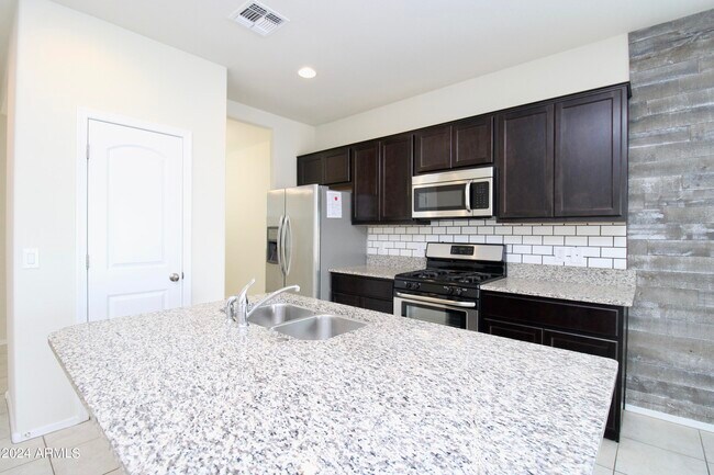 Building Photo - 41466 W Novak Ln