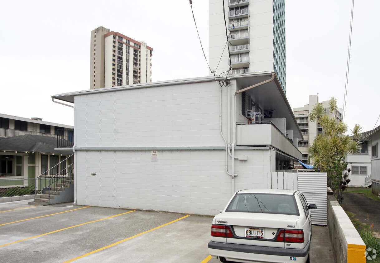 Building Photo - 1644 Piikoi St