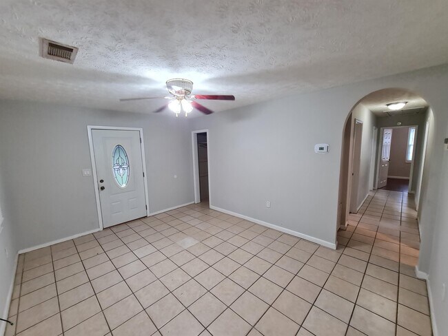 Building Photo - 1163 Cottondale Rd