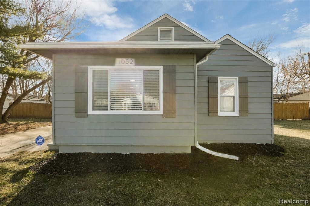 Foto principal - 11052 Studebaker Ave