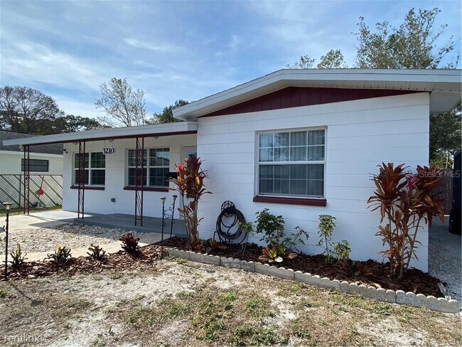Building Photo - 2 br, 1 bath House - 3210 Bennett St N