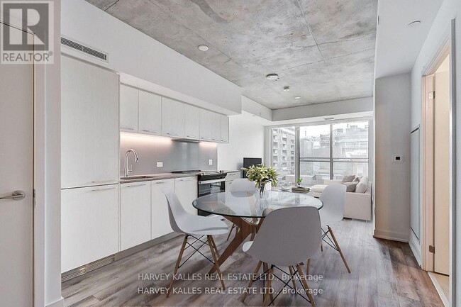 Building Photo - 665 Queen St E