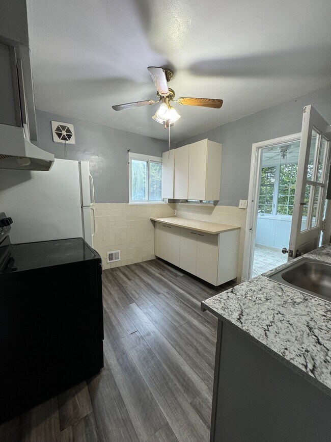 Building Photo - 1824 Chillum Rd