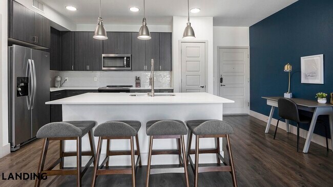 Foto del edificio - 2323 E Highland Ave