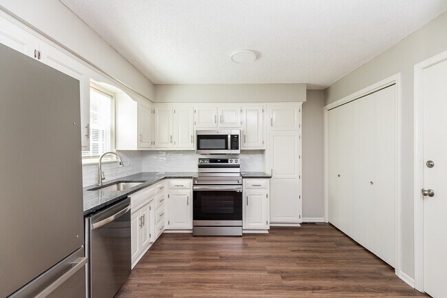 Building Photo - 9223 Central St