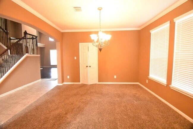 Foto del edificio - 22306 Fieldcrest Ln