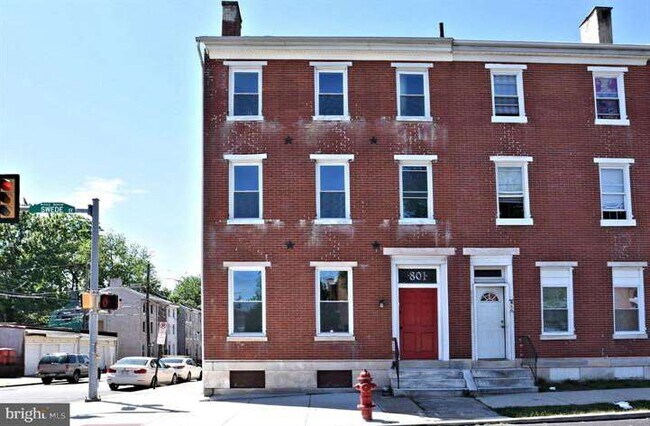 Frente - 801 Swede St